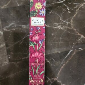 Gucci Flora Gorgeous Gardenia Intense Pink Floral Box 10 ML SPRAY